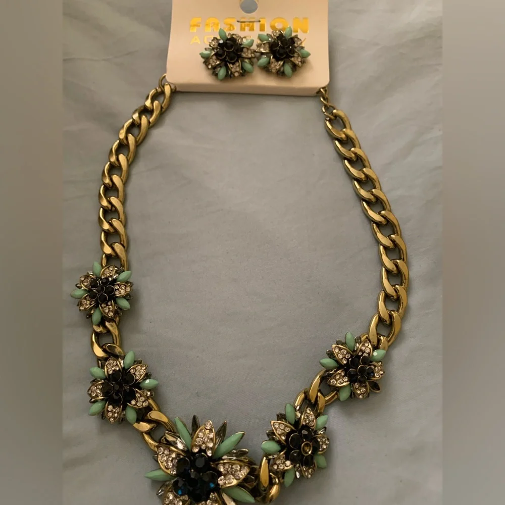 NWT Chunky Gold Chain Floral Turquoise Cluster Jewelry Set-Necklace & Earrings